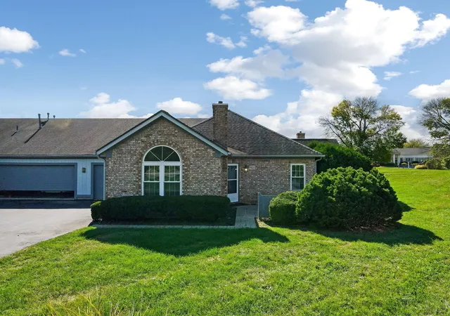 Homes for sale in Hilliard, OH | 3820 Falls Circle Dr, Hilliard, OH 43026 | MLS# 225038116