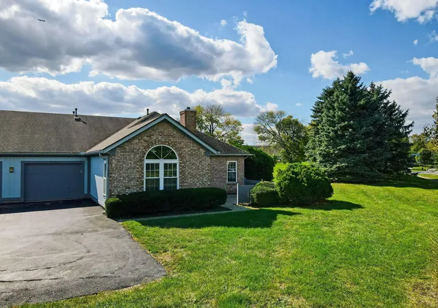 Homes for sale in Hilliard, OH | 3820 Falls Circle Dr, Hilliard, OH 43026 | MLS# 225038116