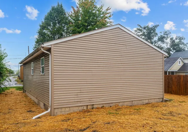 Photo 3 of Single family home for sale at 250 N Grand Ave, Marion, OH 43302 | MLS# 225038189 | Listing updated on 2026-07-30