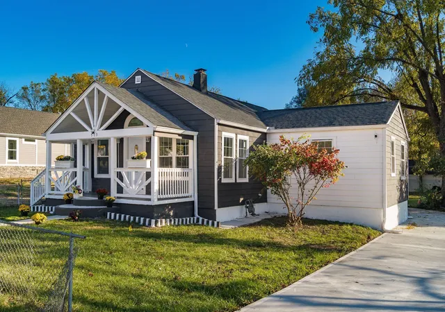 Photo 3 of Single family home for sale at 503 Ashwood Rd, Columbus, OH 43207 | MLS# 225040984 | Listing updated on 2026-07-28