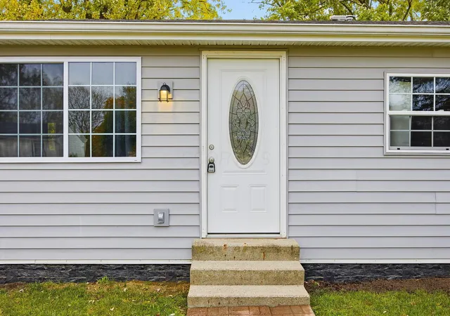 2nd image of 1830 Winding Hollow Dr, Columbus, OH 43223 | MLS# 225042271