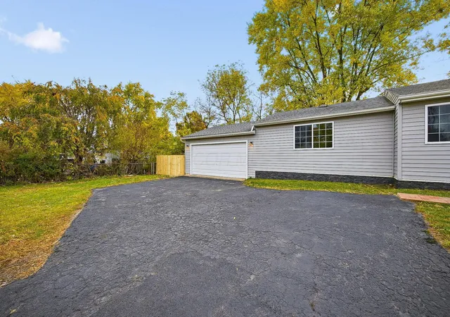 Photo 4 of Sale Pending at 1830 Winding Hollow Dr, Columbus, OH 43223 | MLS# 225042271 | Listing updated on 2026-01-12