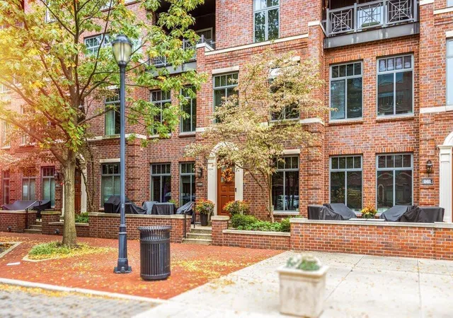3rd image of 251 Daniel Burnham Sq, Columbus, OH 43215