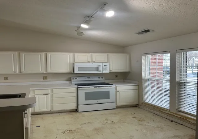 Photo 3 of Condo for sale at 6131 Murphys Pond Rd, Canal Winchester, OH 43110 | MLS# 225044882 | Listing updated on 2026-07-29