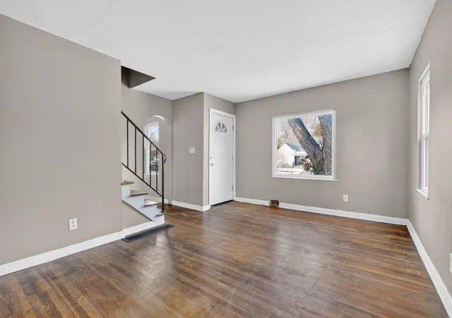 4th image of 2131 Argyle Dr, Columbus, OH 43219 | MLS# 225045521