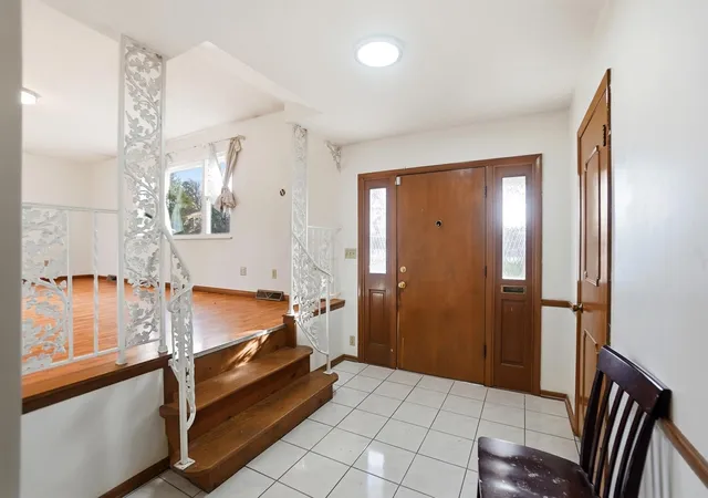 Photo 3 of Single family home for sale at 1638 Arrowood Lp N, Columbus, OH 43229 | MLS# 225046255 | Listing updated on 2026-09-13