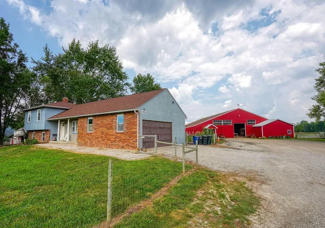 Photo 2 of Single family home for sale at 3910 Summit View Rd, Dublin, OH 43016 | MLS# 226000509 | Listing updated on 2026-08-28