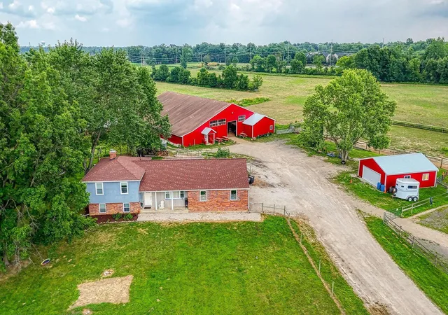 Photo 4 of Single family home for sale at 3910 Summit View Rd, Dublin, OH 43016 | MLS# 226000509 | Listing updated on 2026-08-28