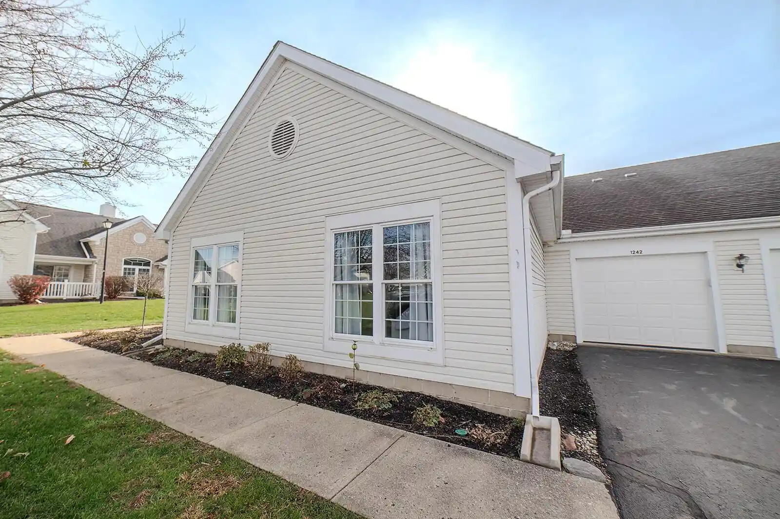 Listing Photo 2 - Condo for sale in 1242 Dunhurst St located at 1242 Dunhurst St, Circleville, OH 43113 - Unit 1242 Dunhurst St