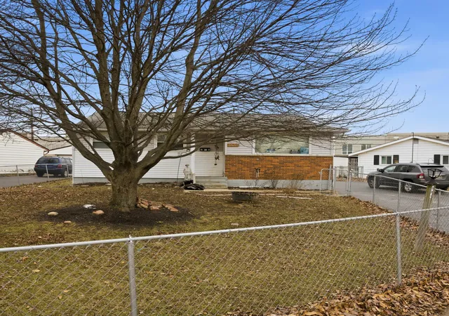 2nd image of 3860 Briggs Rd, Columbus, OH 43228 | MLS# 226001194