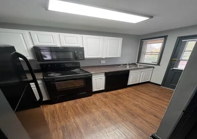 Listing Photo 2 - Condo for sale in building located at 1566 NW Blvd, Columbus, OH 43212 - Unit #