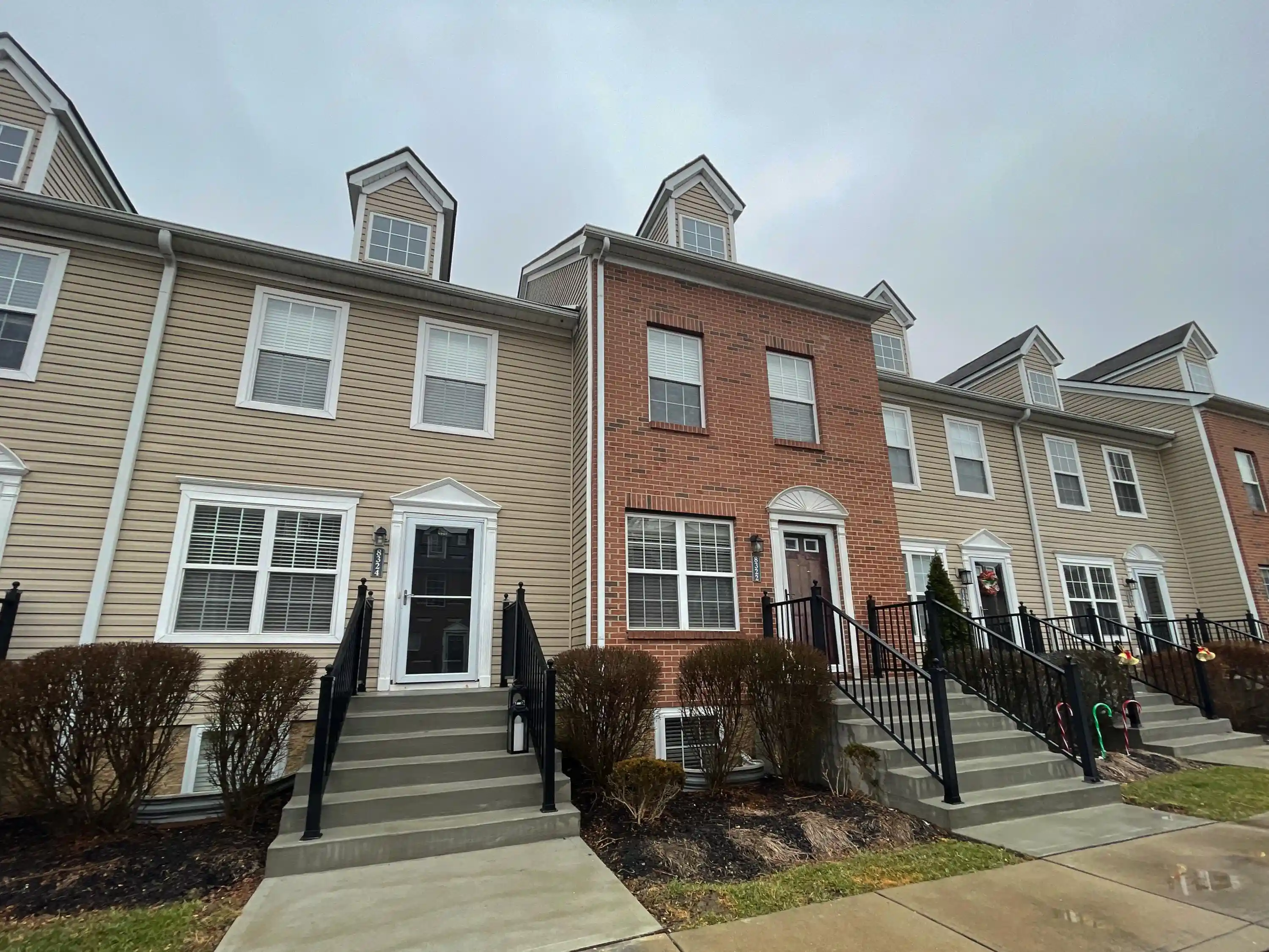 Listing Photo 2 - Condo for sale in 8322 Bruntsfield Rd located at 8322 Bruntsfield Rd, Columbus, OH 43235 - Unit 8322 Bruntsfield Rd