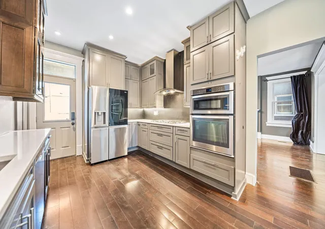 3rd image of 380 Kendall Pl, Columbus, OH 43205 | MLS# 226002219