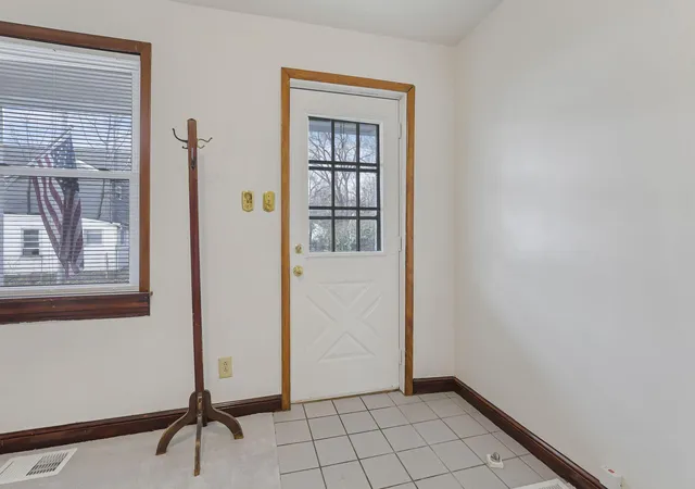 Listing Photo 5 - Condo for sale in building located at 1858 S 5th St, Columbus, OH 43207