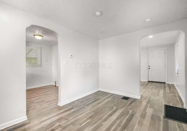 Listing Photo 4 - Condo for sale in building located at 1799 Harold Pl, Columbus, OH 43211