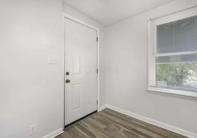 Listing Photo 5 - Condo for sale in building located at 1799 Harold Pl, Columbus, OH 43211