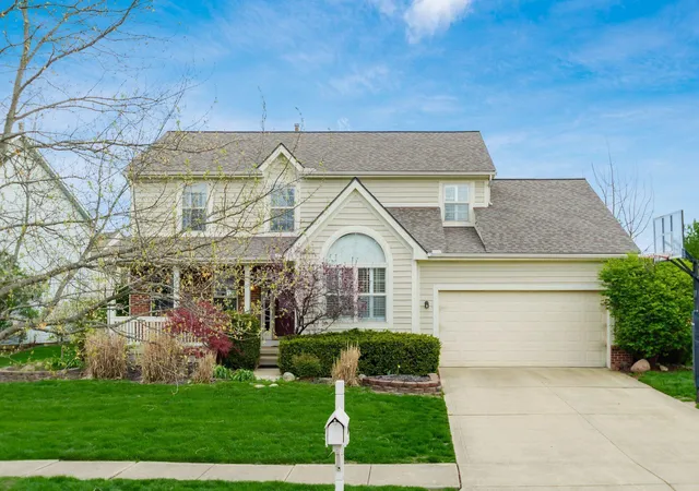 1st image of 8133 Dunaway Ln, Westerville, OH 43082 | MLS# 226003191
