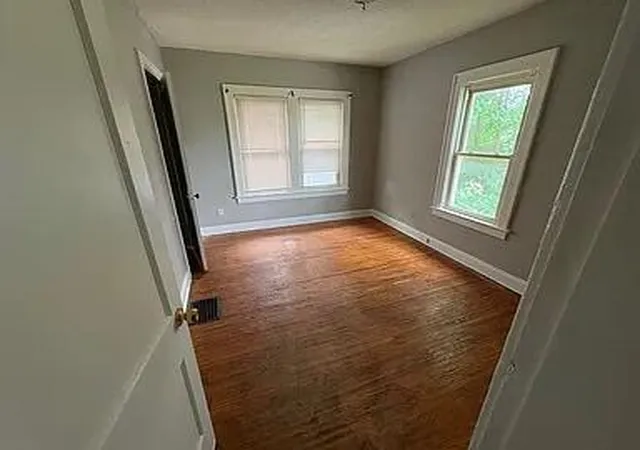 Listing Photo 2 - Condo for sale in building located at 1673 Cleveland Ave, Columbus, OH 43211 - Unit #