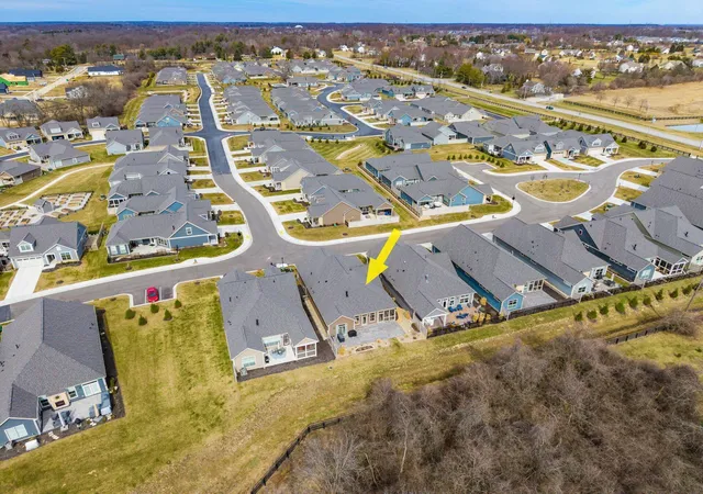 Listing Photo 2 - Condo for sale in building located at 5241 Bluffton Wy, Delaware, OH 43015