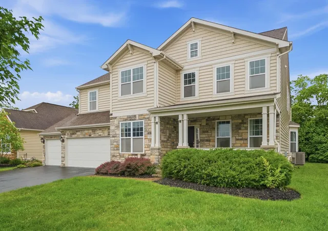 Photo 3 of Single family home for sale at 1535 Fairway Dr, Grove City, OH 43123 | MLS# 226004249 | Listing updated on 2026-09-10