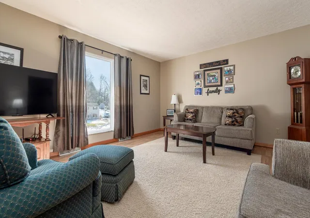 Homes for sale in Newark, OH | 125 Persimmon Dr Ne, Newark, OH 43055 | MLS# 226004271