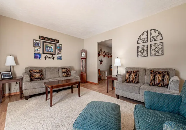Homes for sale in Newark, OH | 125 Persimmon Dr Ne, Newark, OH 43055 | MLS# 226004271