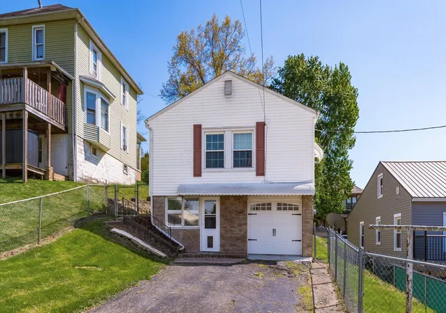 Homes for sale in Cambridge, OH | 821 Stewart Ave, Cambridge, OH 43725 | MLS# 226013159