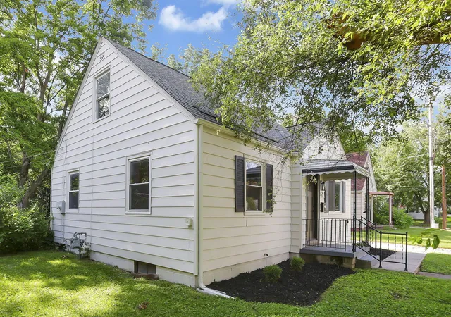 Photo 2 of Single family home for sale at 157 N Kellner Rd, Columbus, OH 43209 | MLS# 226004316 | Listing updated on 2026-07-29