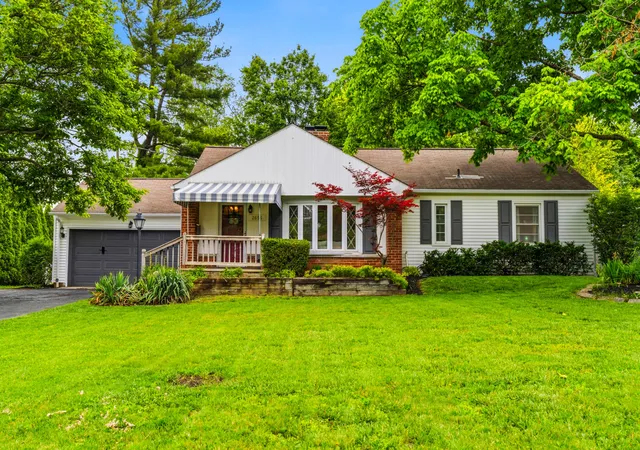 Homes for sale in Upper Arlington, OH | 2656 Zollinger Rd, Upper Arlington, OH 43221 | MLS# 226018557