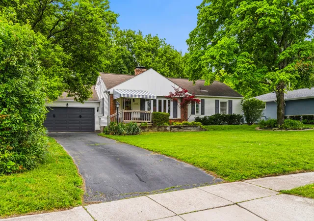 Homes for sale in Upper Arlington, OH | 2656 Zollinger Rd, Upper Arlington, OH 43221 | MLS# 226018557