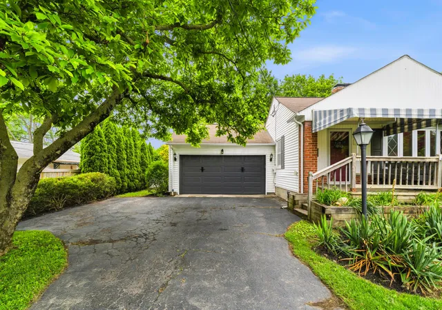 Homes for sale in Upper Arlington, OH | 2656 Zollinger Rd, Upper Arlington, OH 43221 | MLS# 226018557