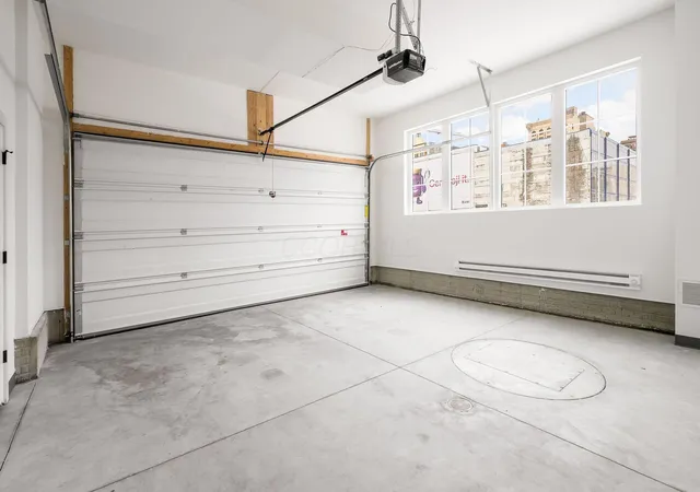 Listing Photo 2 - Condo for sale in building located at 106 E Lafayette St, Columbus, OH 43215 - Unit #