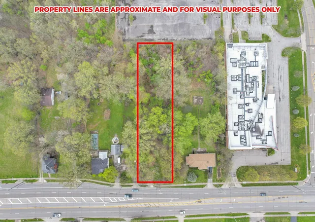 Photo 2 of Sale Pending at 2423 Stelzer Rd, Columbus, OH 43219 | MLS# 226004740 | Listing updated on 2026-07-20