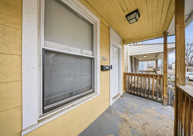 Listing Photo 2 - Condo for sale in building located at 1862 S 6th St, Columbus, OH 43207 - Unit #