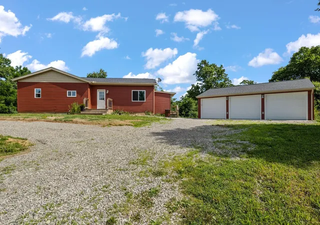 3rd image of 2845 Dietz Ln, Zanesville, OH 43701 | MLS# 226020993