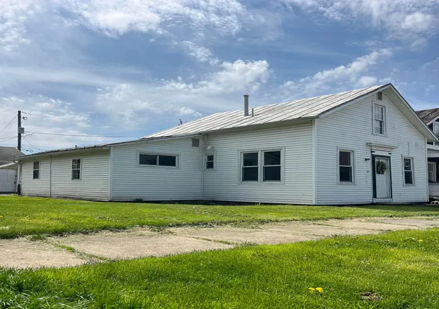 Homes for sale in Bucyrus, OH | 317 E Rensselaer St, Bucyrus, OH 44820 | MLS# 226006039