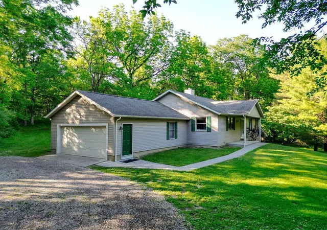 Homes for sale in Johnstown, OH | 7664 Denunes Rd, Johnstown, OH 43031 | MLS# 226008463
