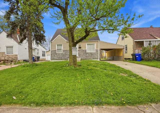 Homes for sale in Columbus, OH | 1143 Loretta Ave, Columbus, OH 43211 | MLS# 226006133