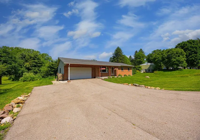 Homes for sale in Heath, OH | 164 Licking View Dr, Heath, OH 43056 | MLS# 226006839