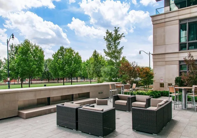 2nd image of 250 W Spring St, Columbus, OH 43215