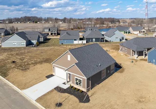 Listing Photo 2 - Condo for sale in building located at 1510 Harvest Ln, Circleville, OH 43113 - Unit #