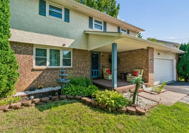 Photo 3 of Single family home for sale at 6910 Roundelay Rd N, Reynoldsburg, OH 43068 | MLS# 226032766 | Listing updated on 2026-09-14