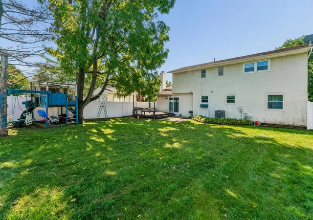 Photo 3 of Single family home for sale at 6910 Roundelay Rd N, Reynoldsburg, OH 43068 | MLS# 226032766 | Listing updated on 2026-09-14