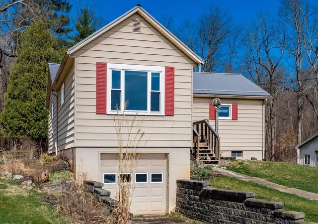 Homes for sale in Frazeysburg, OH | 7965 Shannon Valley Rd, Frazeysburg, OH 43822 | MLS# 226007848