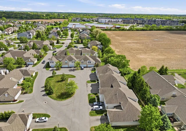 Listing Photo 2 - Condo for sale in building located at 5115 Vinings Blvd, Dublin, OH 43016 - Unit #
