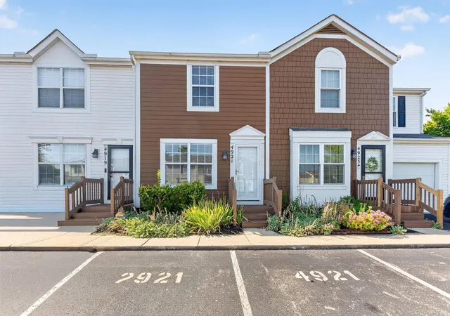 Condo for sale at 4921 Stoneybrook Blvd #21E, Hilliard, OH 43026 | MLS# 226038084