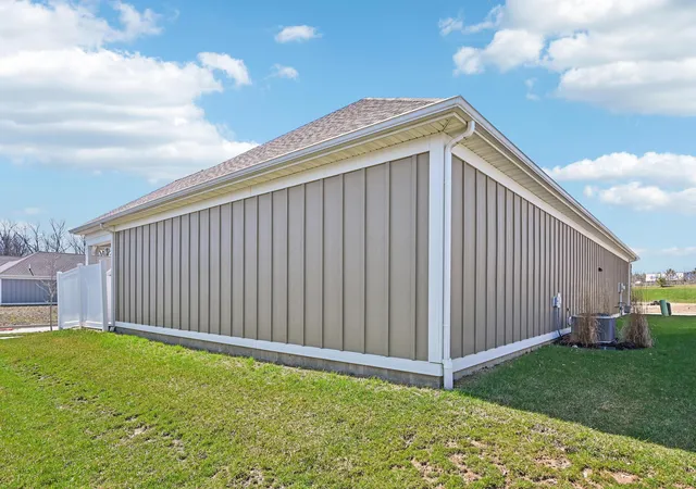 Listing Photo 2 - Condo for sale in building located at 212 Eisley Ln, Marysville, OH 43040 - Unit #