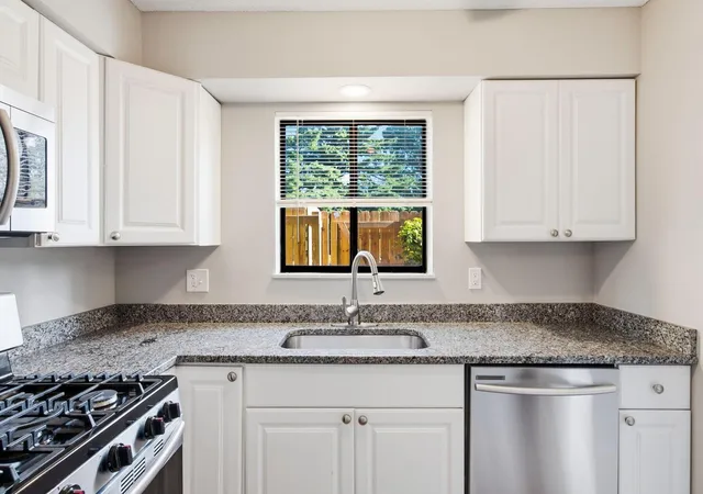 2nd image of 86 Stornoway Dr W, Columbus, OH 43213 | MLS# 226008442