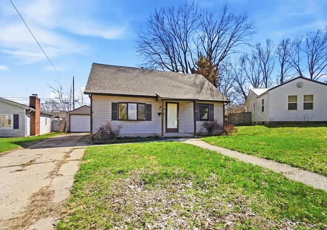 3rd image of 1835 S Sweetbriar Ln, Springfield, OH 45505 | MLS# 226008842