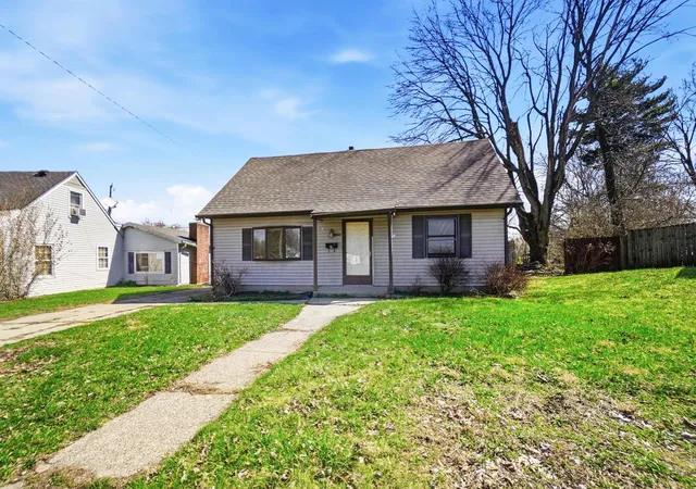 4th image of 1835 S Sweetbriar Ln, Springfield, OH 45505 | MLS# 226008842